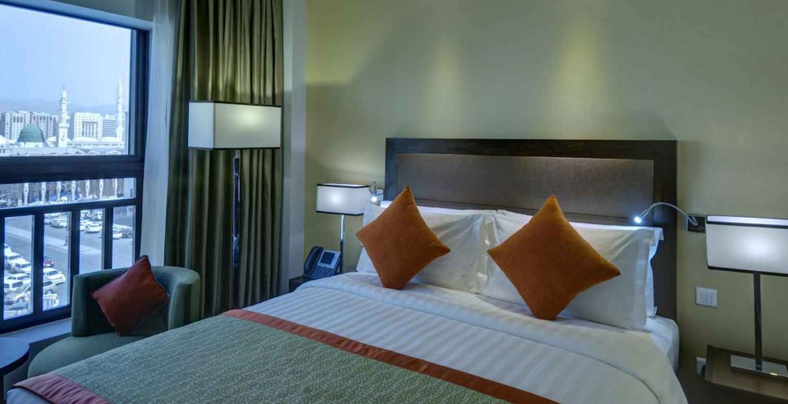 Crown Plaza image